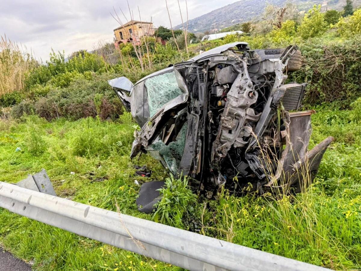 A18 Messina–Catania, violento incidente tra Giardini Naxos e Fiumefreddo: un ferito grave - 