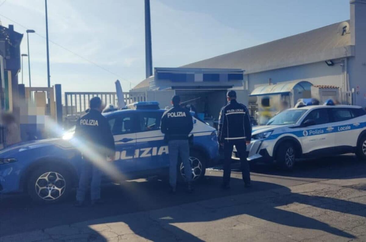 Catania, vende pesce in strada senza autorizzazioni: sequestrati 40 chili, denunciato 40enne - 