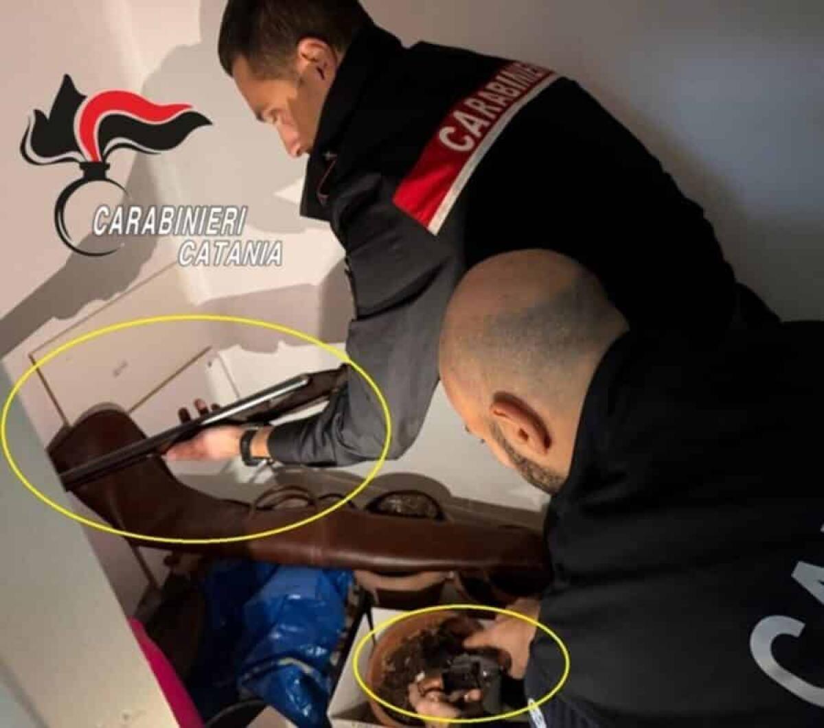 Mattinata di paura ad Acireale: esplode colpi di pistola, disturbato dal rumore spara dal suo appartamento. 59enne ai domiciliari - 