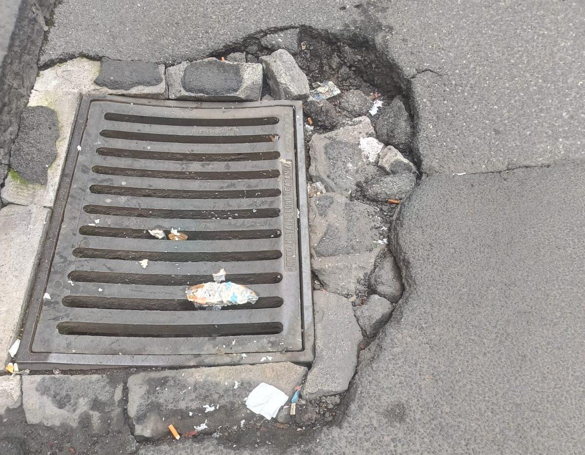 Paternò, buca pericolosa in via Fiume: cresce da un mese, rischio voragine - 