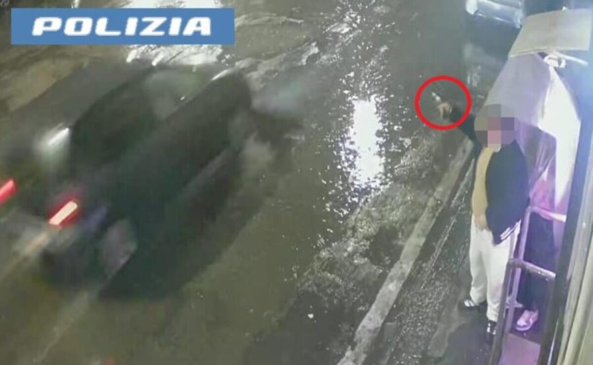 CATANIA. Forzano un distributore di sigarette e minacciano automobilisti con una rivoltella: denunciati - 