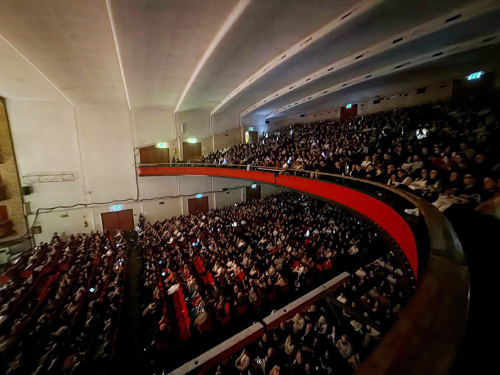 Standing ovation al Metropolitan di Catania per la paternese Delia. Le foto