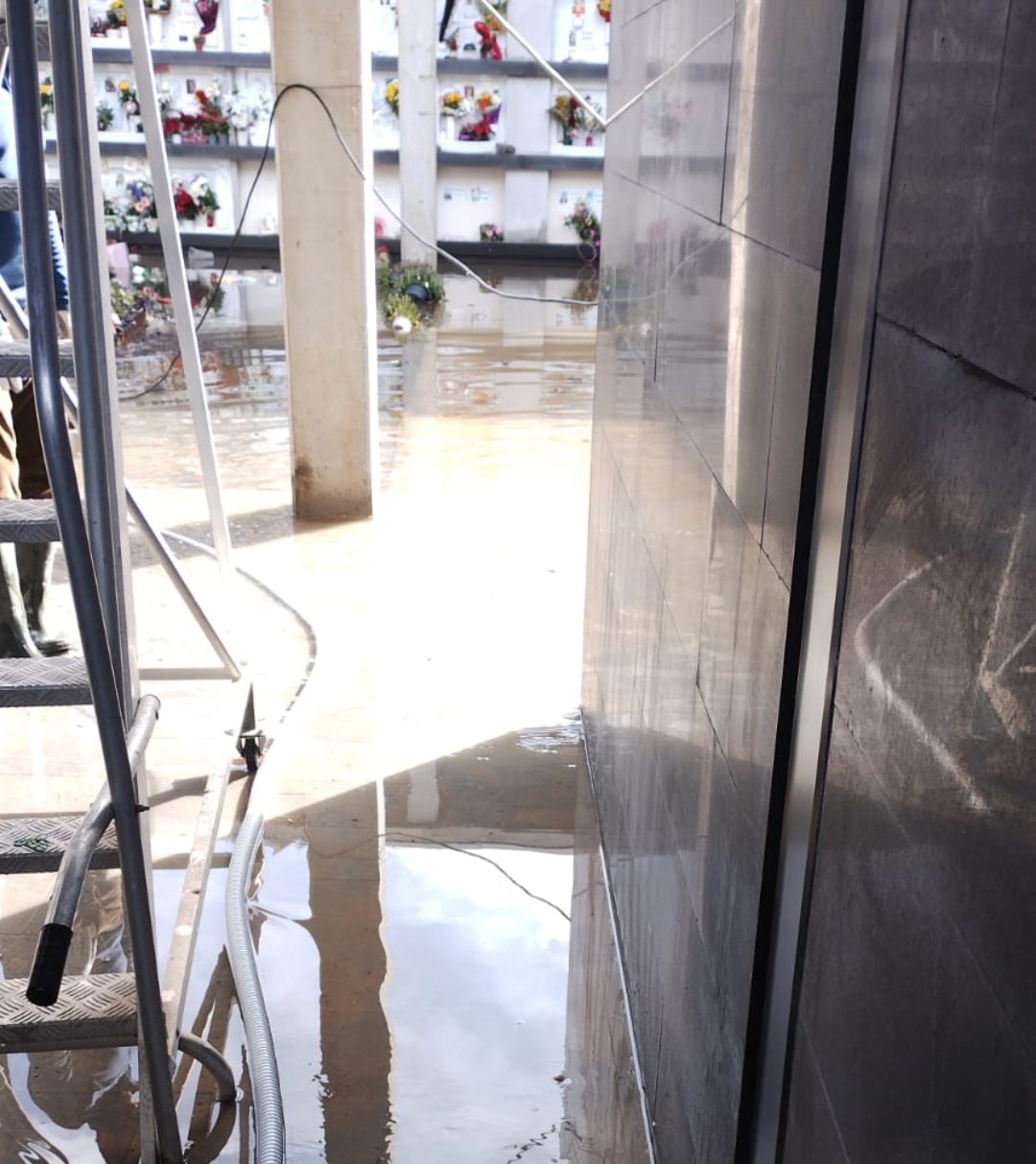 Cimitero di Paternò, nuovi loculi allagati dopo la pioggia: la segnalazione dei cittadini