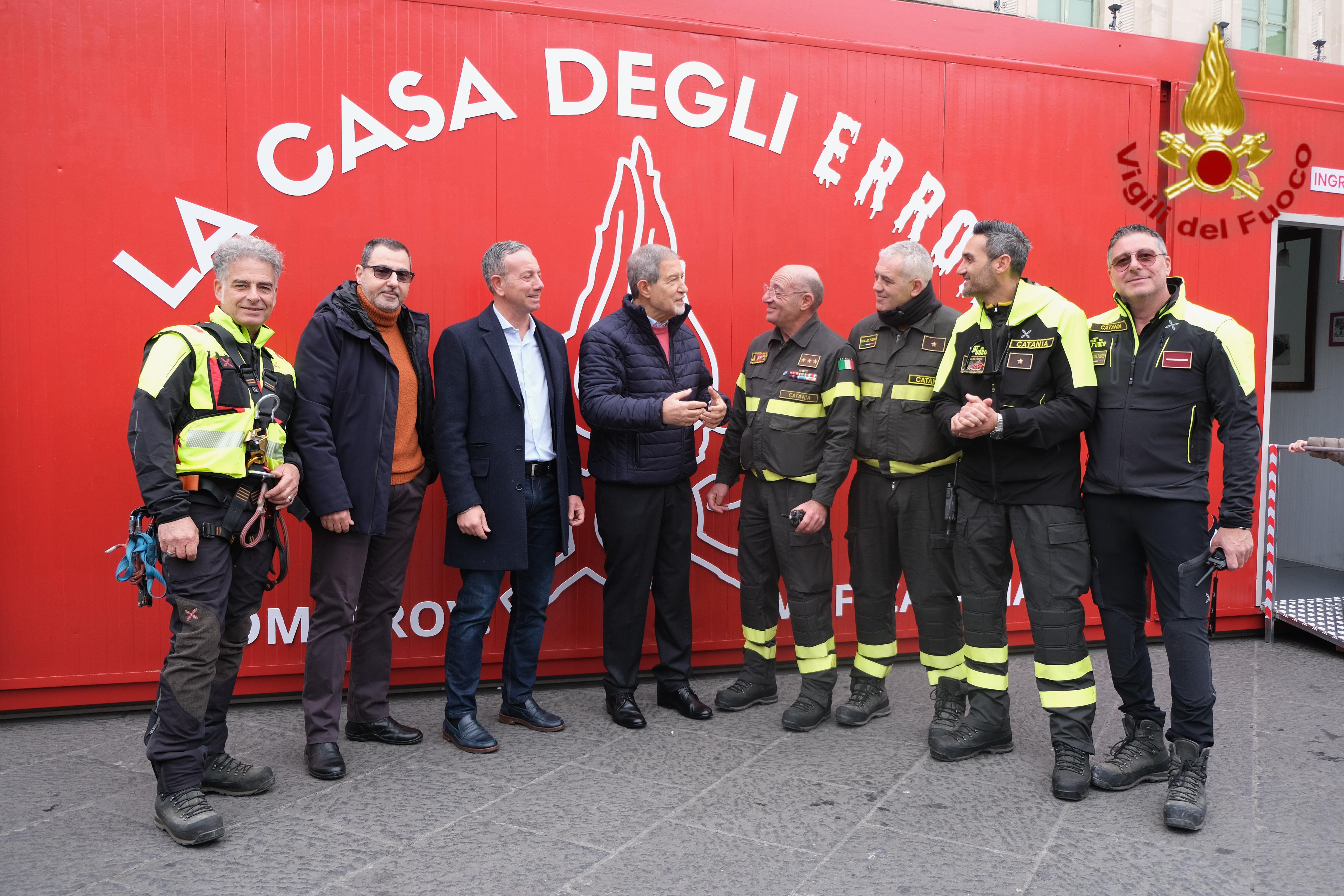 Bambini pompieri per un giorno: successo e grande partecipazione in Piazza Università