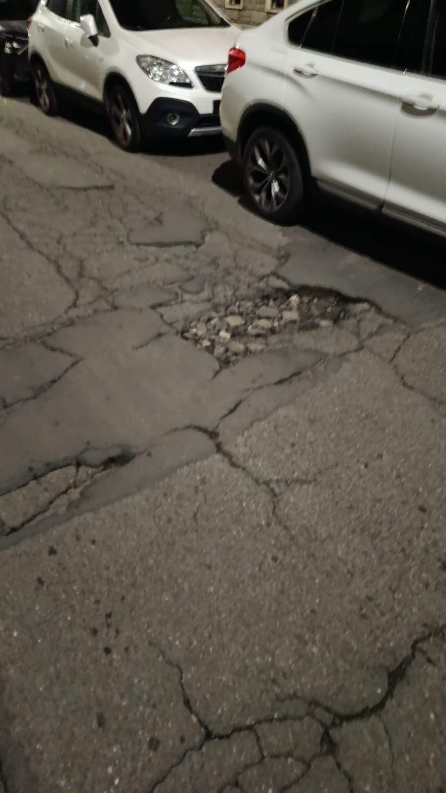 Paternò, dopo il ciclone Harry è emergenza strade: buche in aumento, danni alle auto e disagi per i cittadini