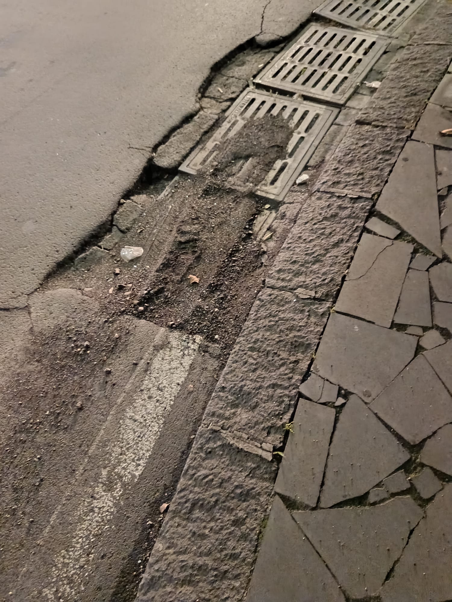 Paternò, dopo il ciclone Harry è emergenza strade: buche in aumento, danni alle auto e disagi per i cittadini