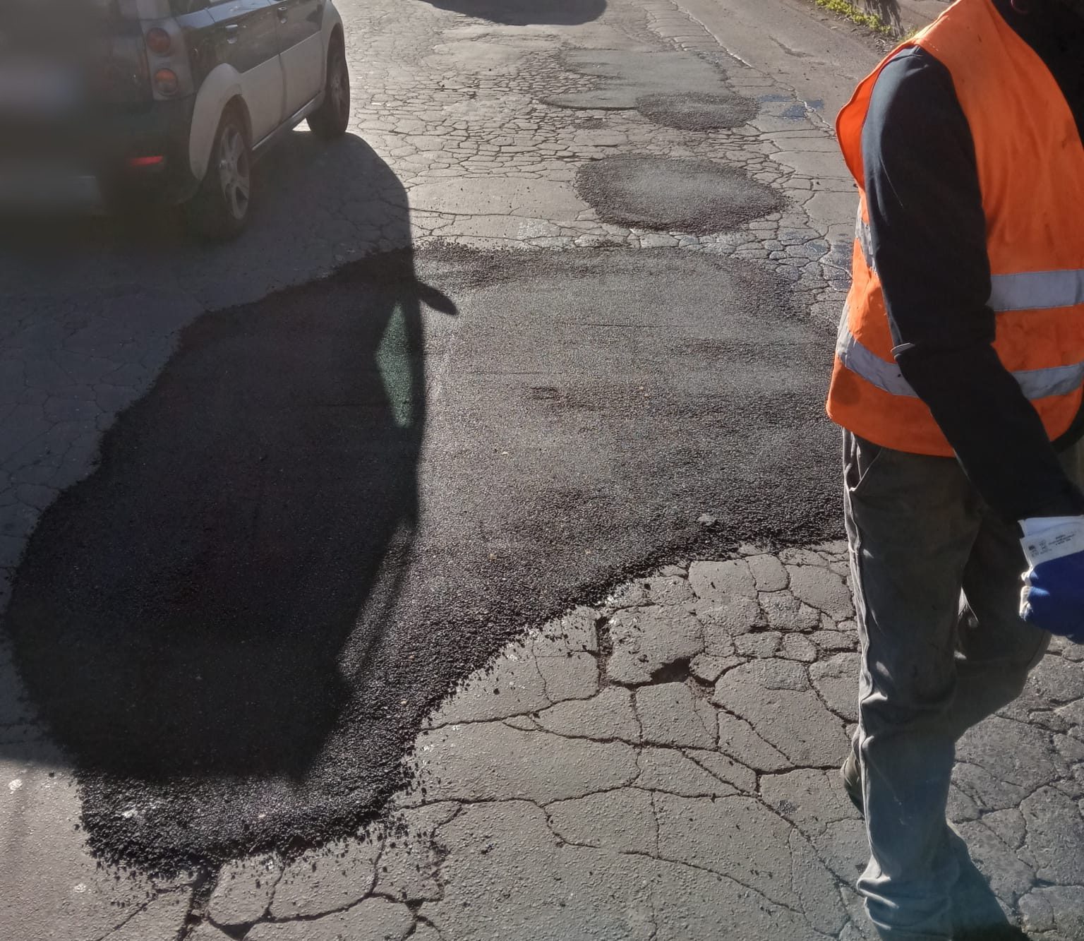 Paternò, al via la manutenzione delle strade: iniziati i lavori di sistemazione delle buche