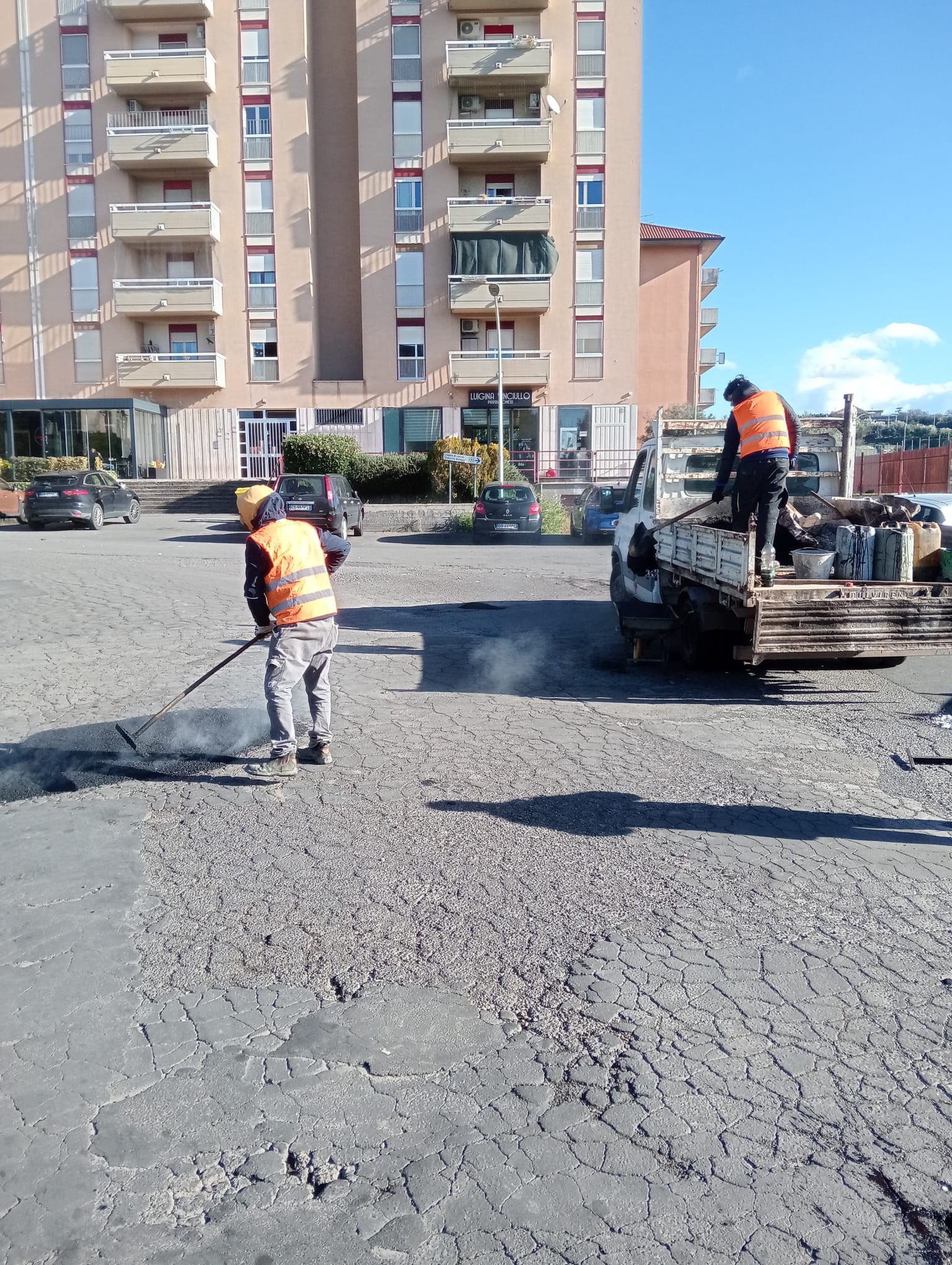 Paternò, al via la manutenzione delle strade: iniziati i lavori di sistemazione delle buche