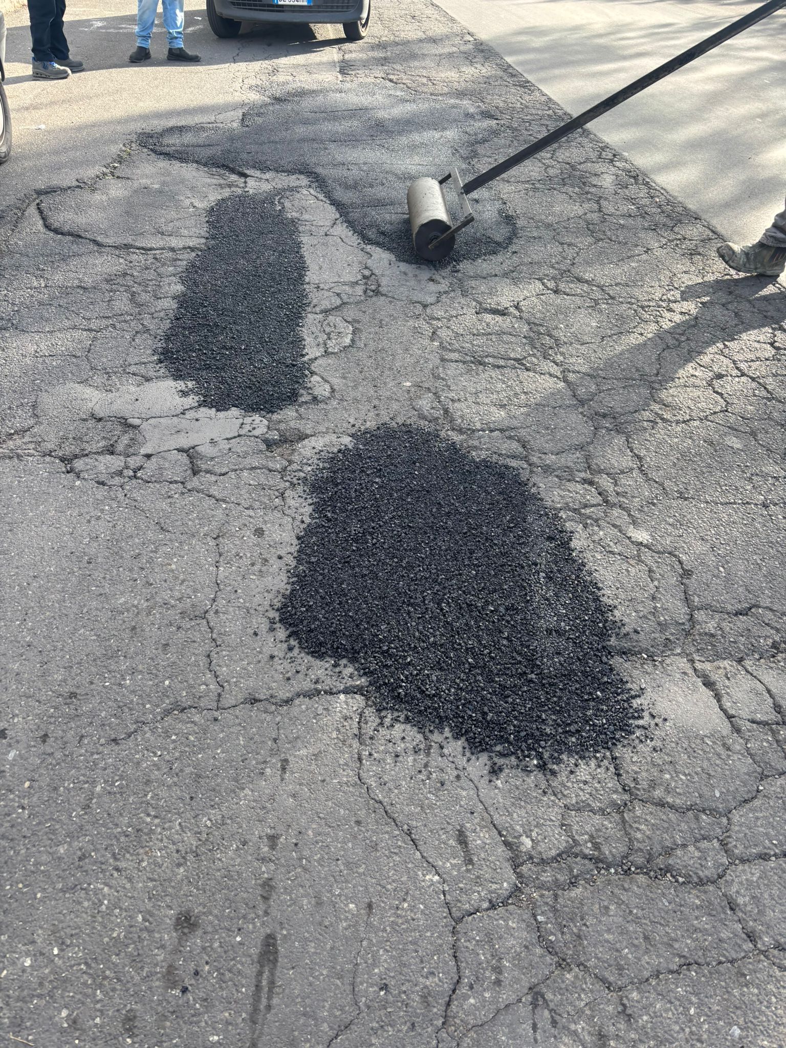 Paternò, al via la manutenzione delle strade: iniziati i lavori di sistemazione delle buche
