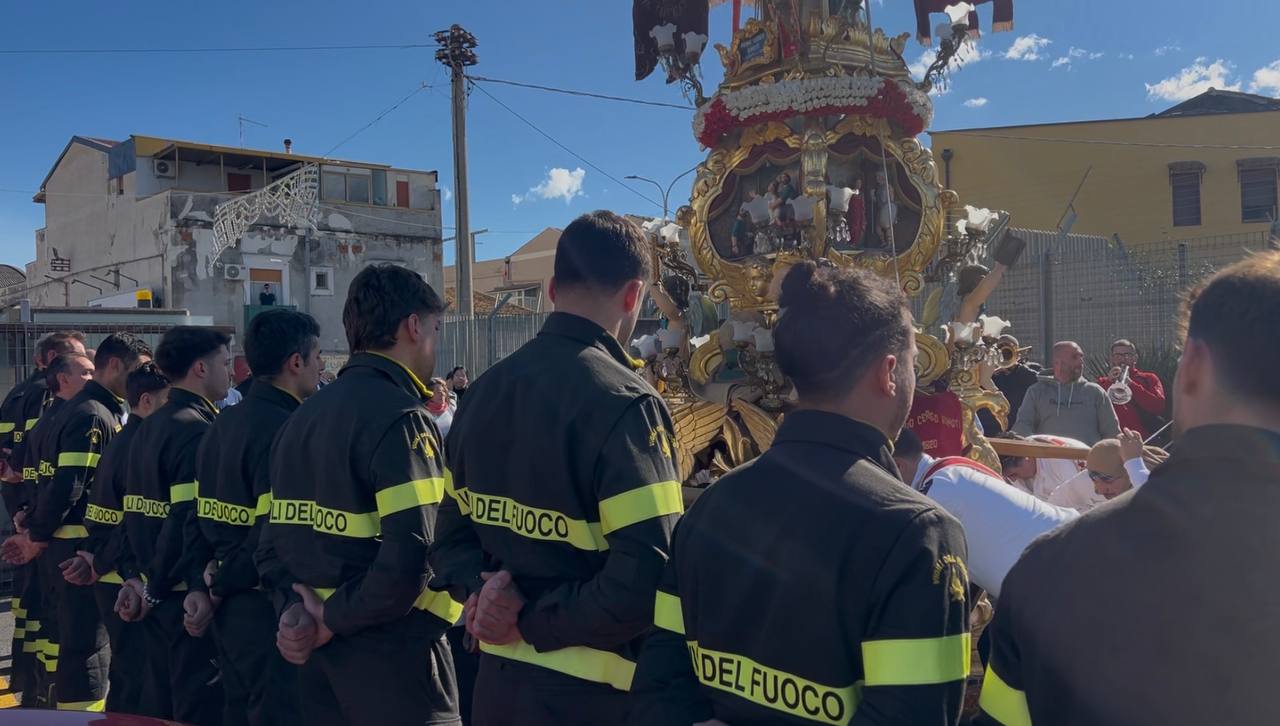 Sant’Agata, il Cereo dei Rinoti in visita al Centro di Formazione dei Vigili del Fuoco di Catania
