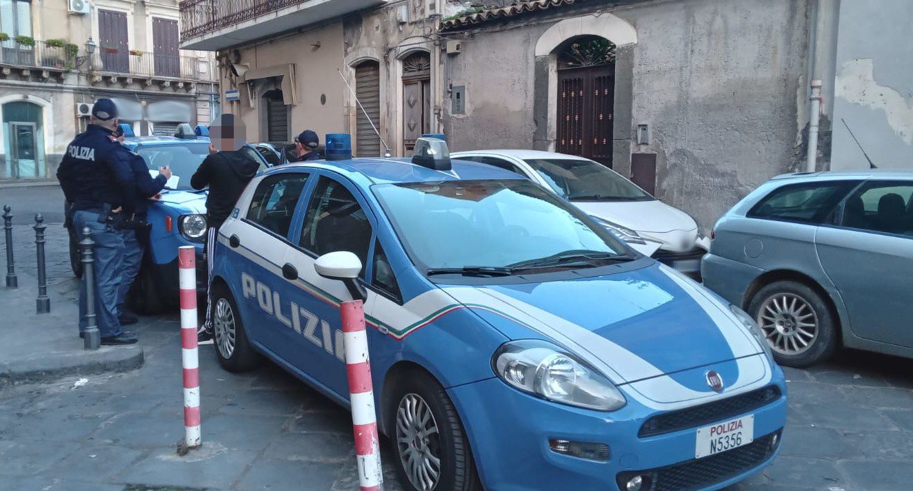 Paternò, controlli straordinari della Polizia: identificate 171 persone e sanzioni per oltre 5mila euro