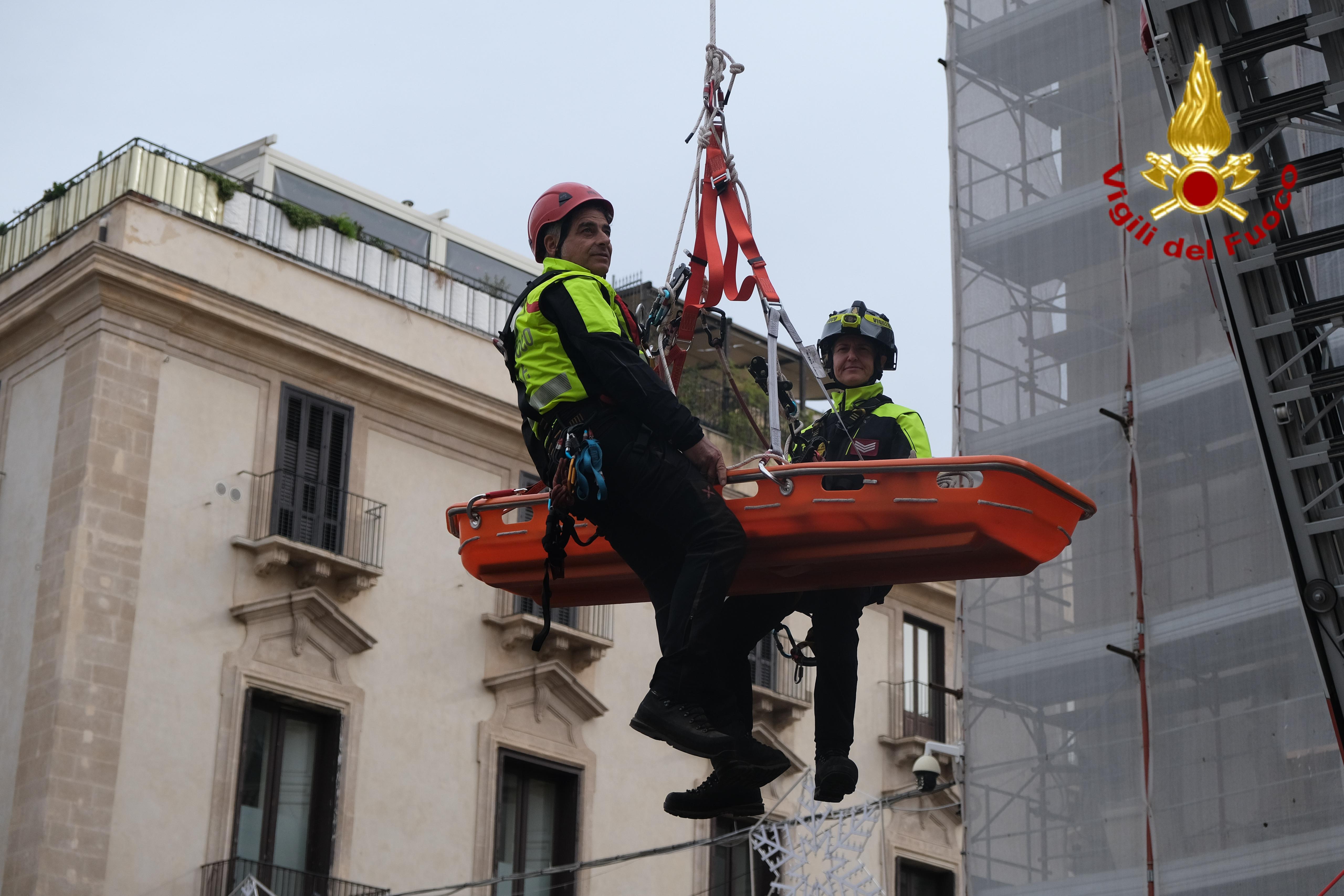 Bambini pompieri per un giorno: successo e grande partecipazione in Piazza Università