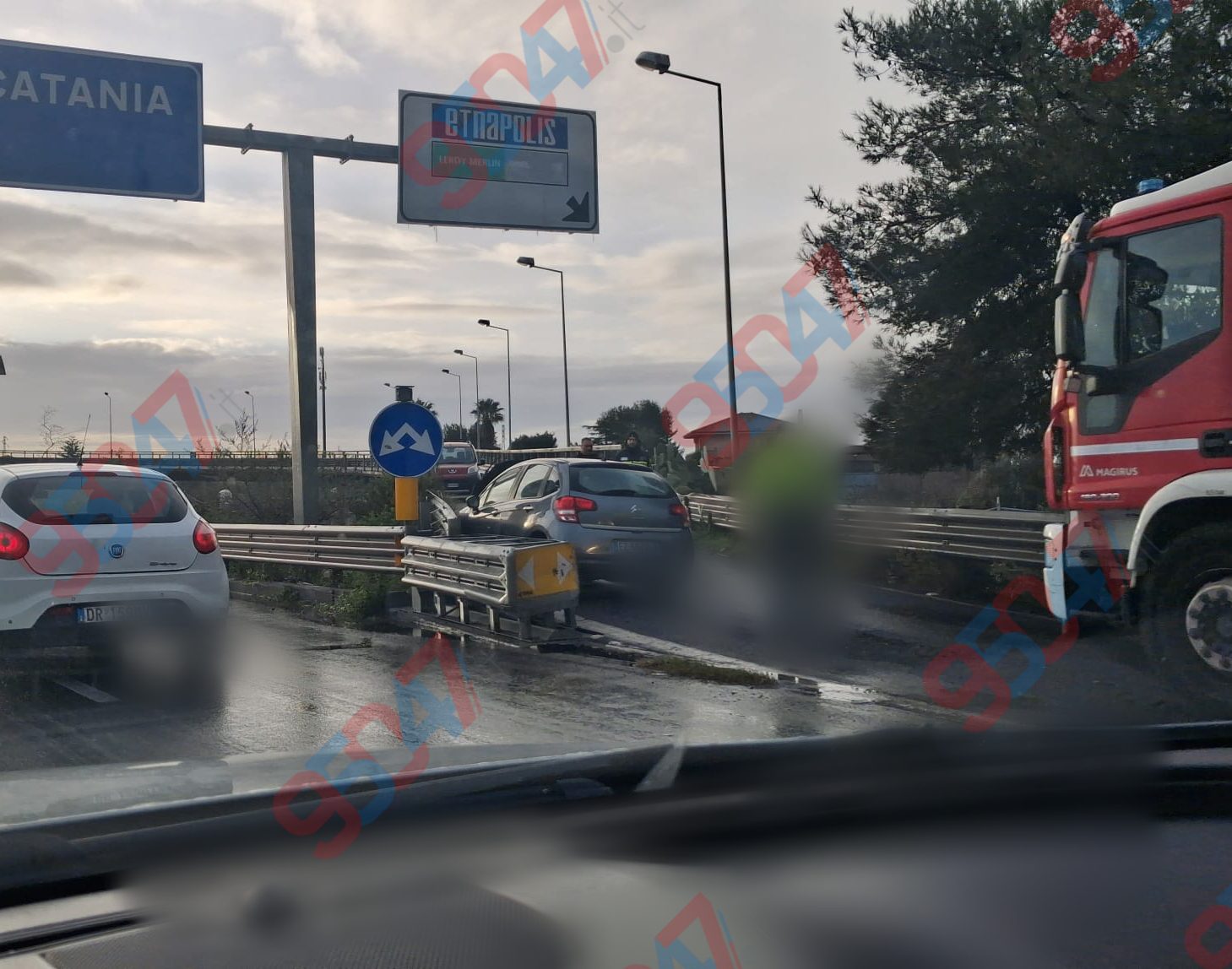 Violento scontro sulla superstrada 121,:  due auto coinvolte e traffico rallentato