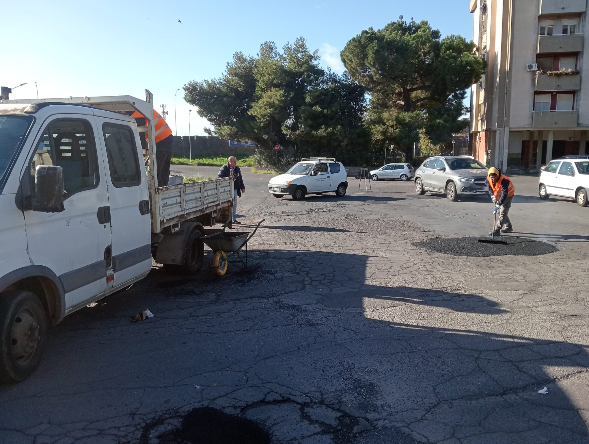 Paternò, al via la manutenzione delle strade: iniziati i lavori di sistemazione delle buche