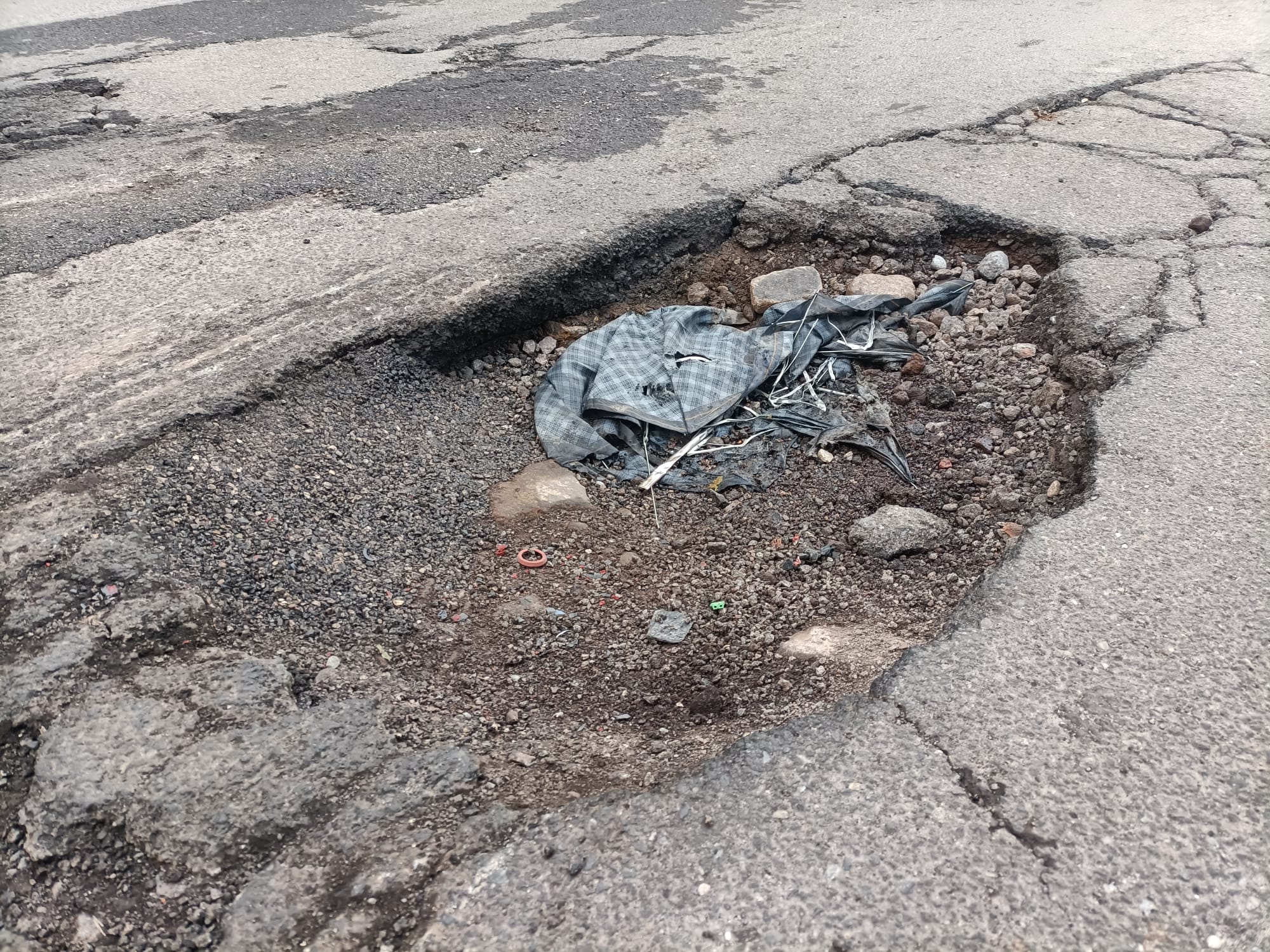 Paternò, dopo il ciclone Harry è emergenza strade: buche in aumento, danni alle auto e disagi per i cittadini