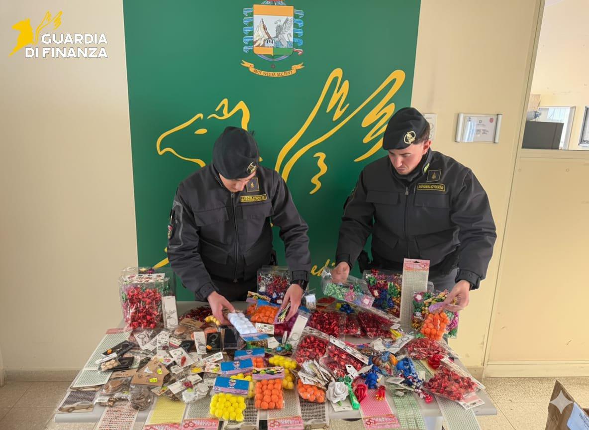 Paternò, Adrano e Biancavilla nel mirino della Guardia di Finanza: sequestrati oltre 70 mila prodotti pericolosi e scoperti due lavoratori in nero