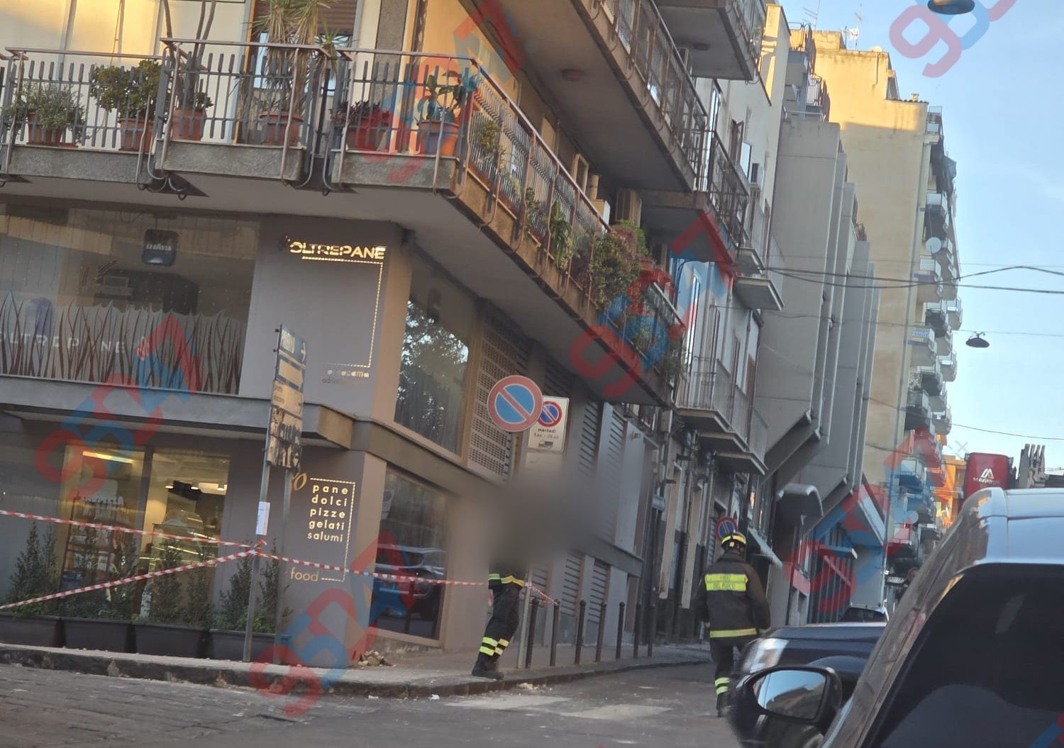 Paternò, caduta di calcinacci da un balcone: intervengono i Vigili del Fuoco