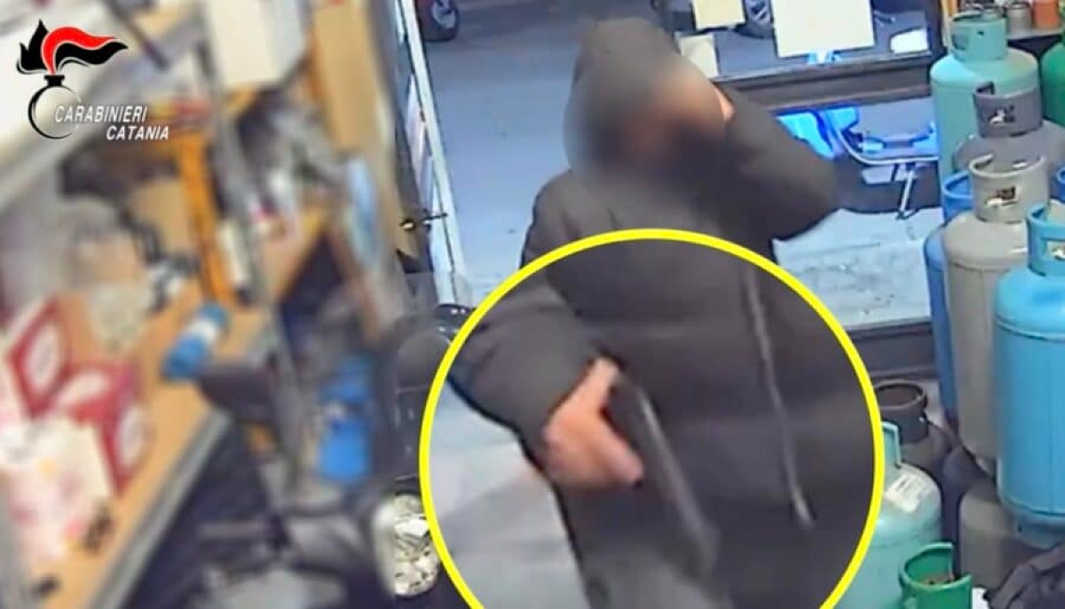Catania, rapina in una rivendita di bombole di gas: arrestato 42enne armato di pistola - 