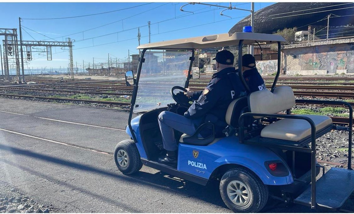 Rubano tra le imbarcazioni devastate dalla mareggiata: bloccati e arrestati 4 catanesi - 