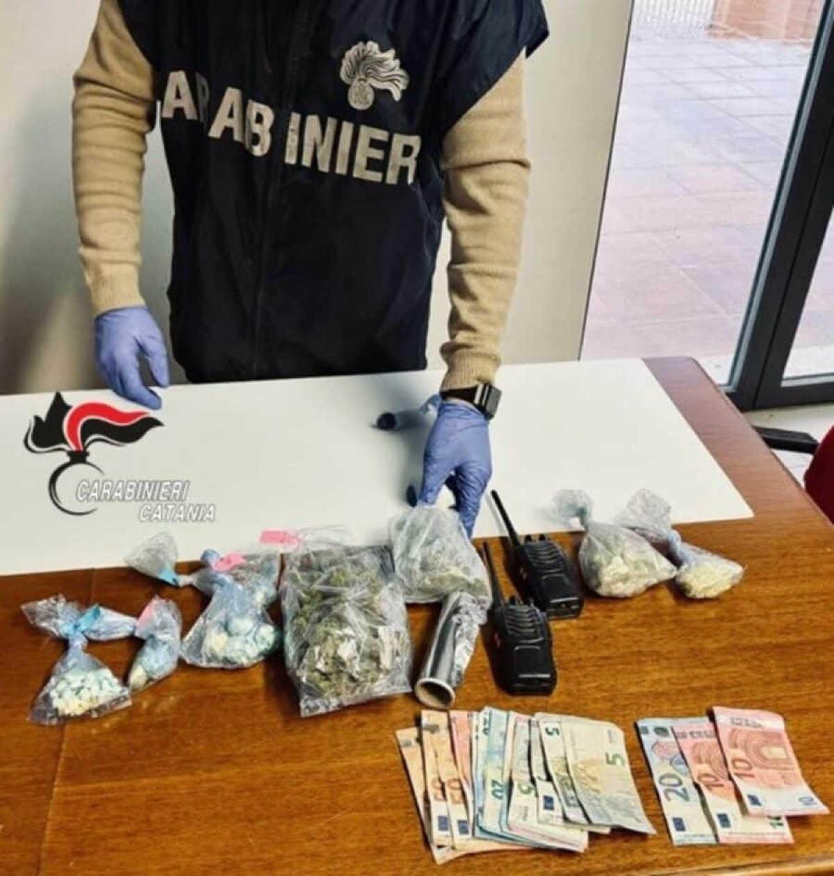 Catania, maxi sequestro di droga tra marijuana, cocaina e crack, arrestati 4 giovani tra Catania e San Pietro Clarenza - 