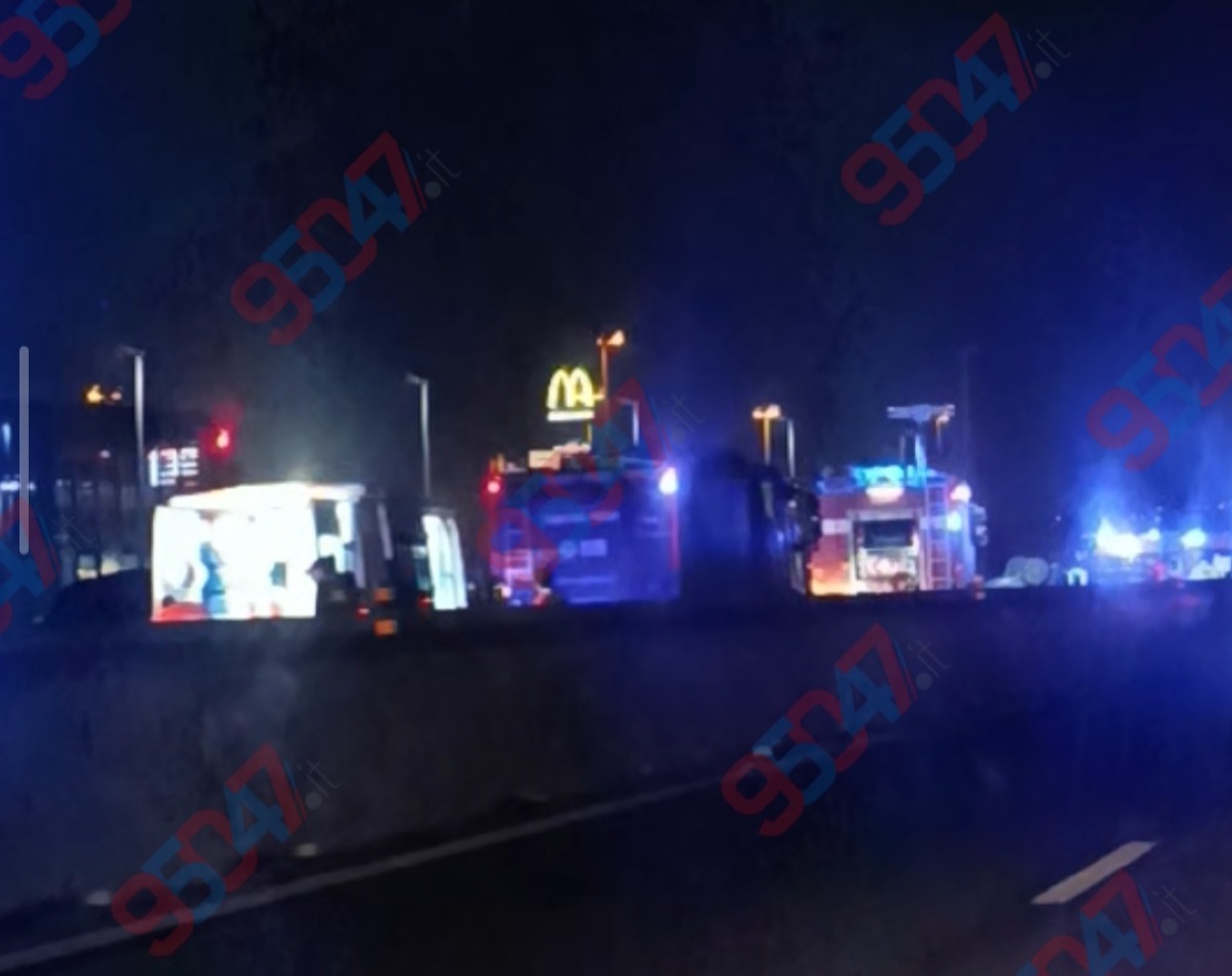 Grave incidente sulla SS121: soccorsi sul posto e  traffico bloccato allo svincolo Valcorrente in direzione Paternò - 
