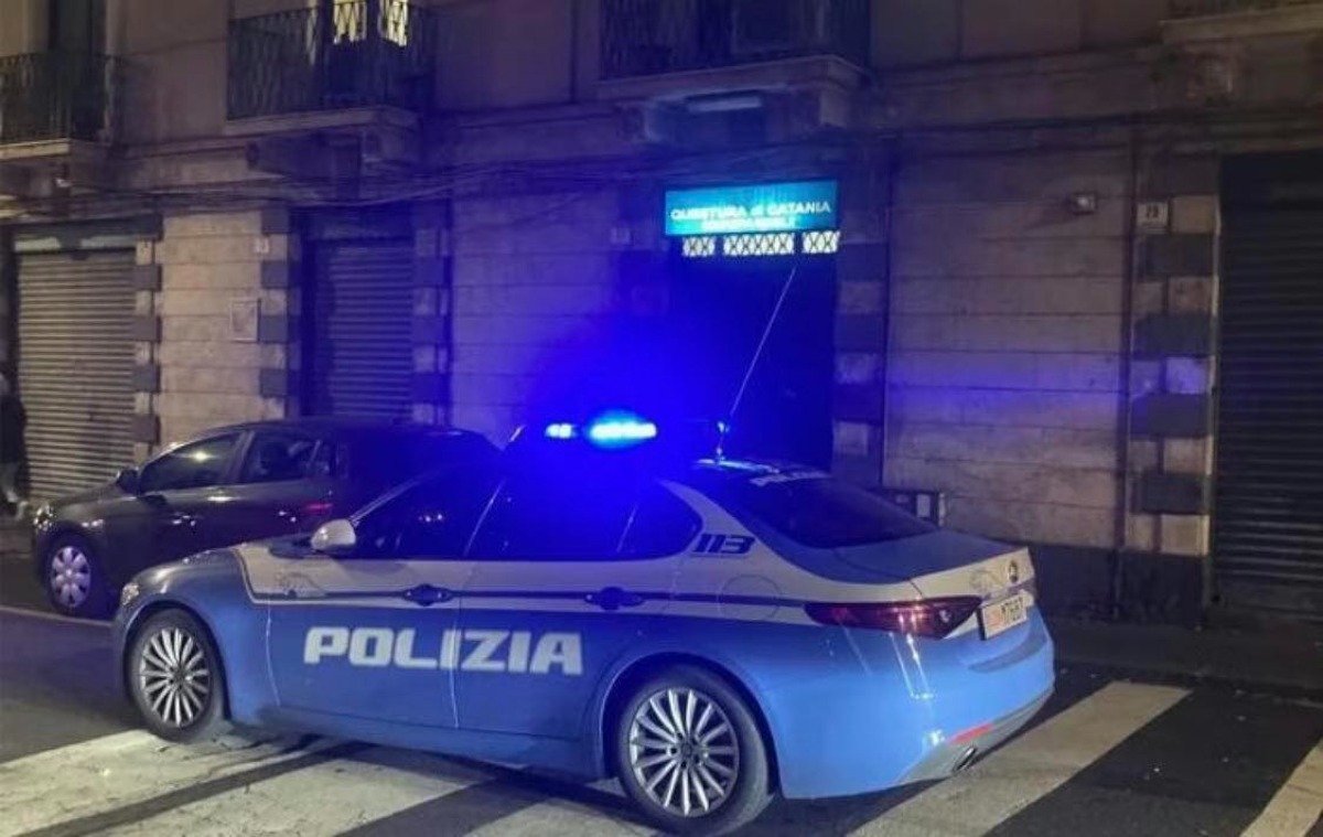 Catania, notte di sangue: colpito da un proiettile mentre fugge in scooter - 