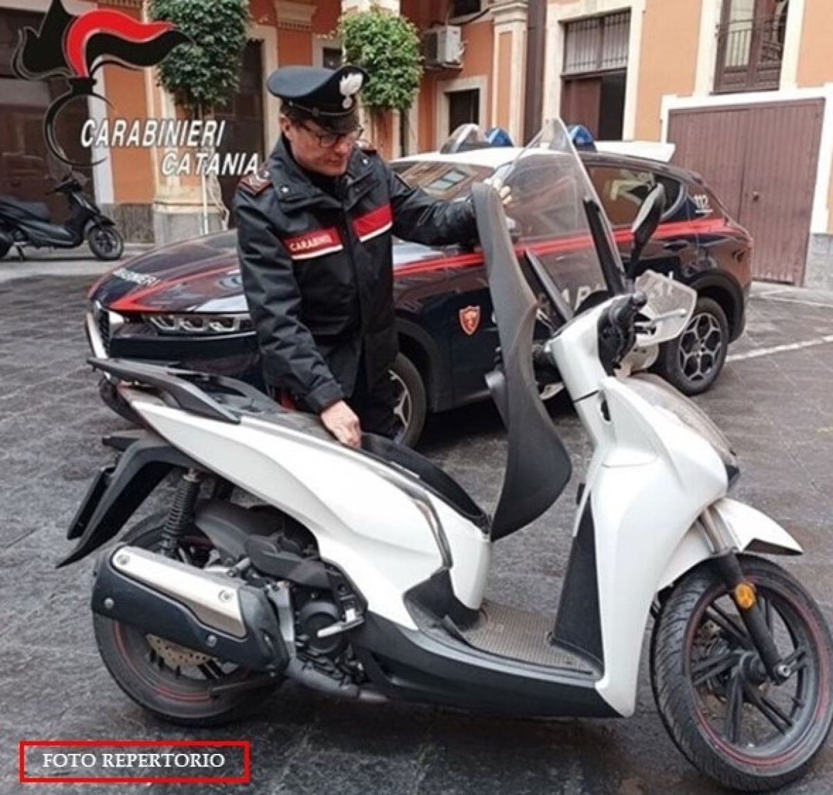 Catania, fermato in scooter rubato: denunciato 43enne già colpito da divieto di dimora - 