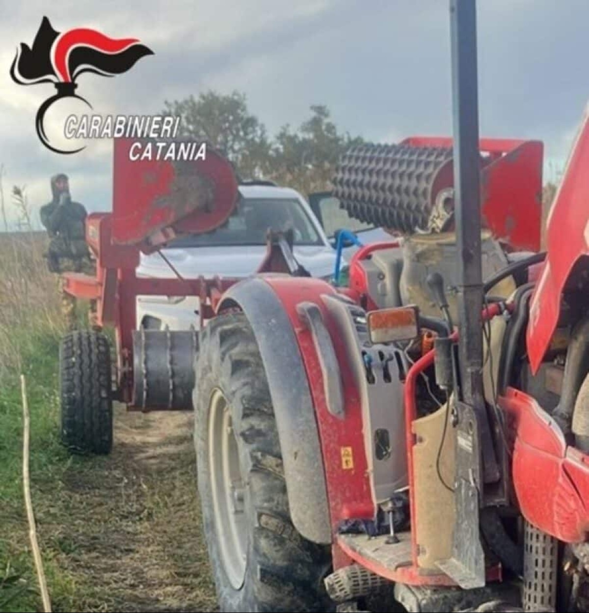 Ramacca, blitz all’alba nelle campagne: due arresti per ricettazione, recuperato trattore rubato - 