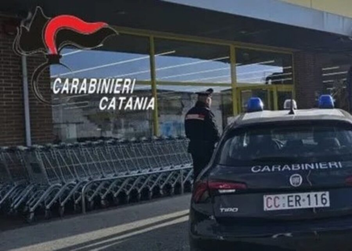 Catania, furto al supermercato in viale Africa: denunciata 41enne, nascosti 24 flaconi anche nel giubbotto della figlia - 