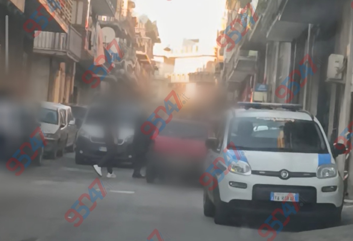 Paternò, incidente tra due auto poi volano pugni: paura tra via Campania e via Venezia - 