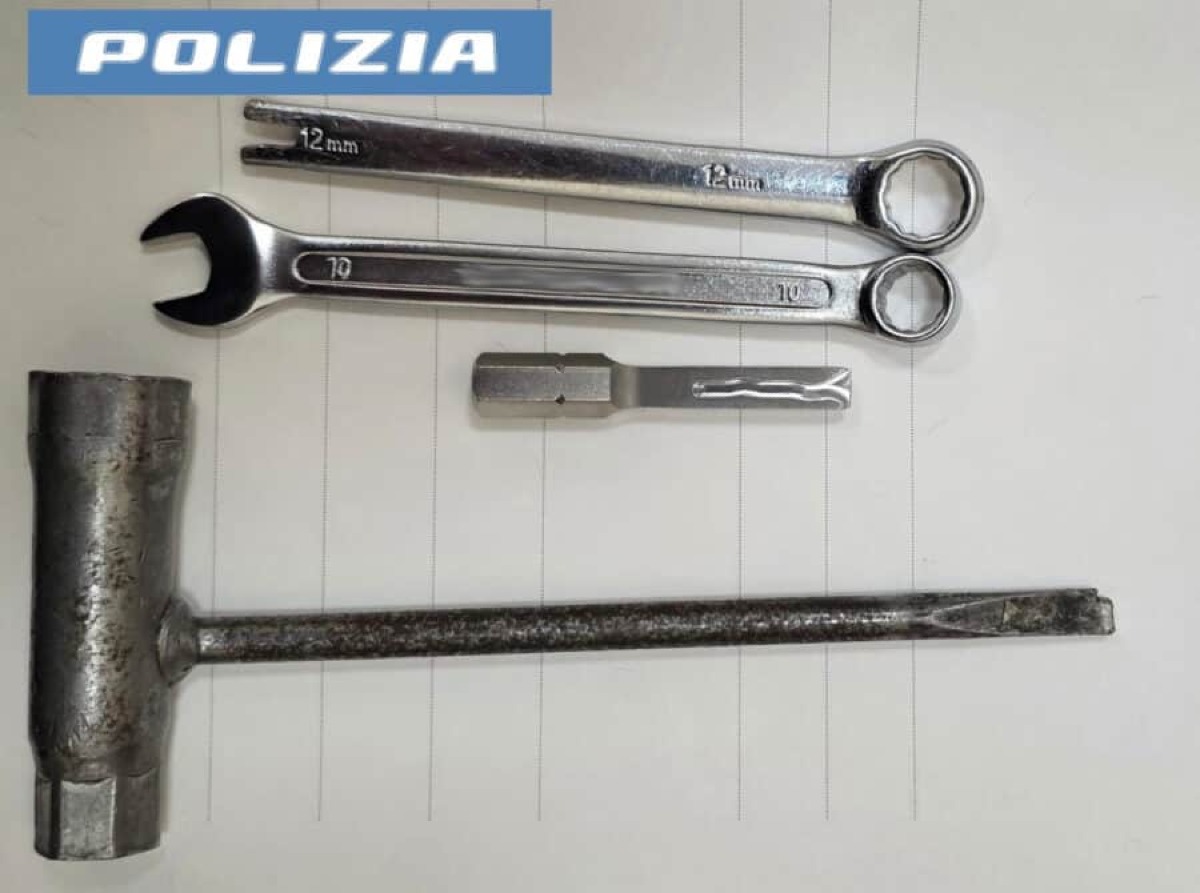 Acireale, sorpresi a monitorare negozi e gioiellerie: denunciati tre uomini con arnesi da scasso - 