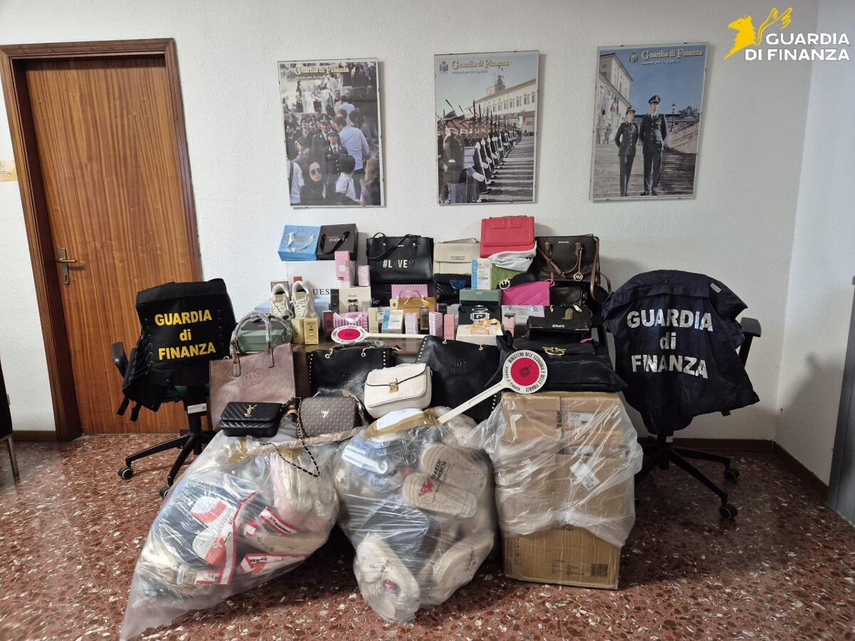 Pozzallo. Vendevano su Fb merce contraffatta: due sorelle bloccate in diretta dai finanzieri - 