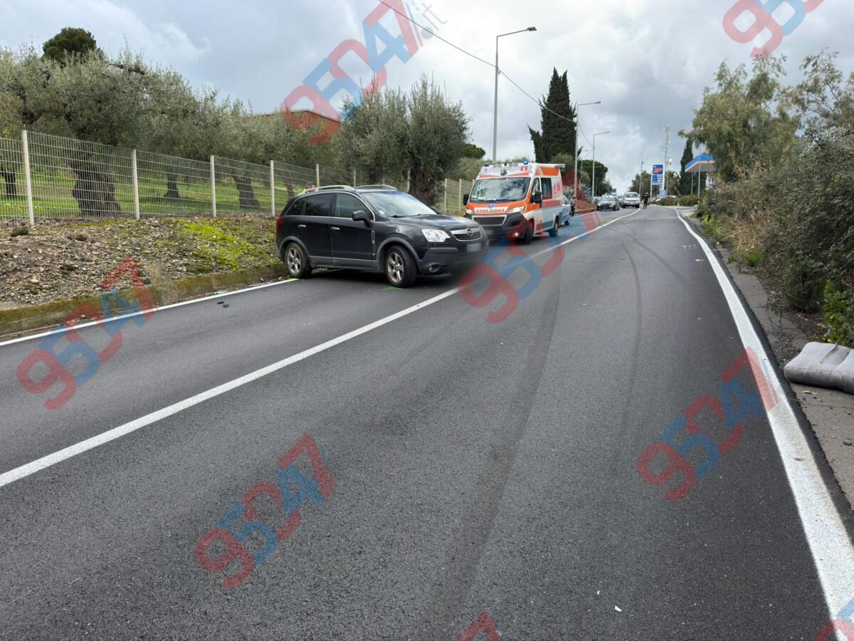 Incidente sulla SP13 tra Motta Sant’Anastasia e lo svincolo SS121: coinvolte tre auto, due feriti - 