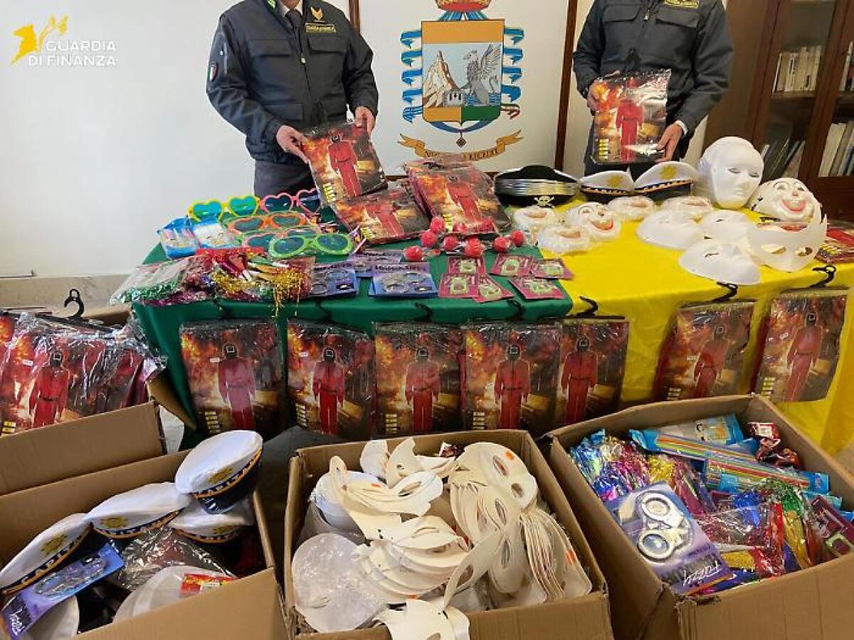 Gravina di Catania, sequestrati oltre 11mila articoli di Carnevale non a norma - 