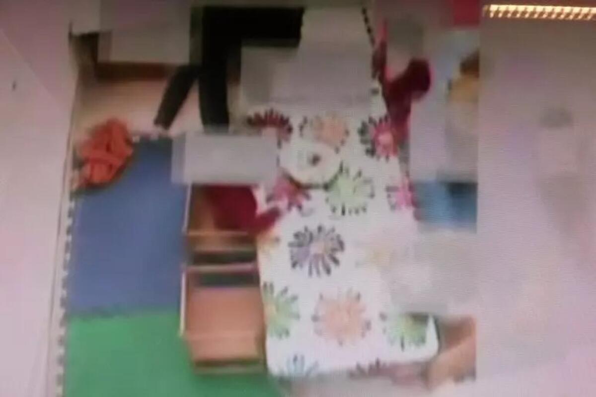 Orrore in un asilo nido a Benevento: bimbi picchiati e legati alle sedie, 5 insegnanti indagate - 