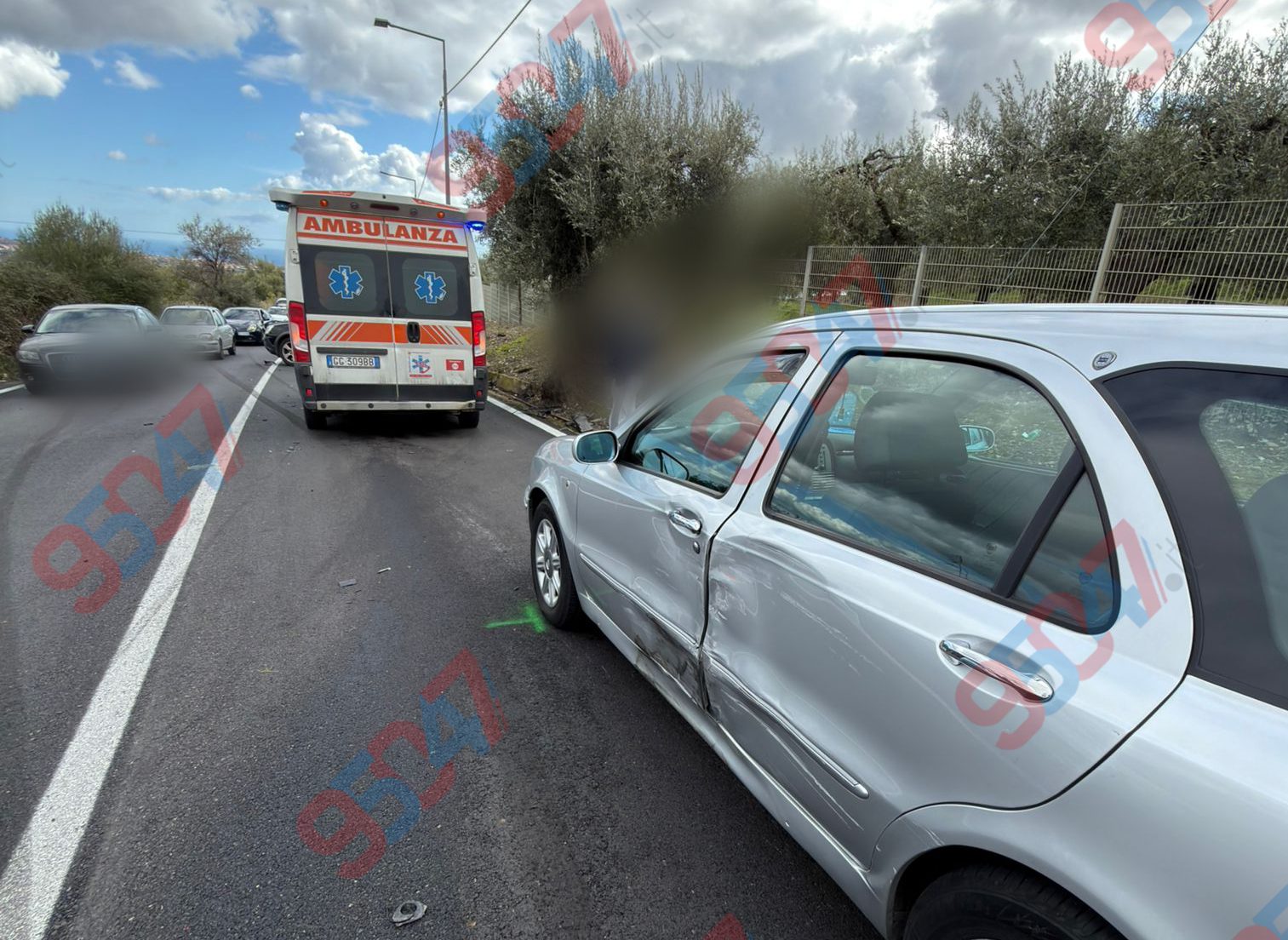 Incidente sulla SP13 tra Motta Sant’Anastasia e lo svincolo SS121: coinvolte tre auto, due feriti