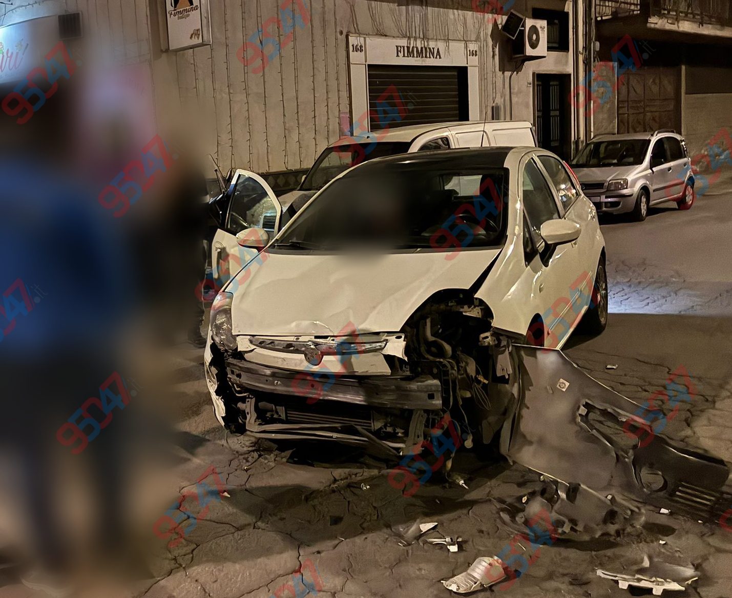 Paternò, ieri sera secondo incidente: scontro tra due auto in zona Scala Vecchia, due feriti