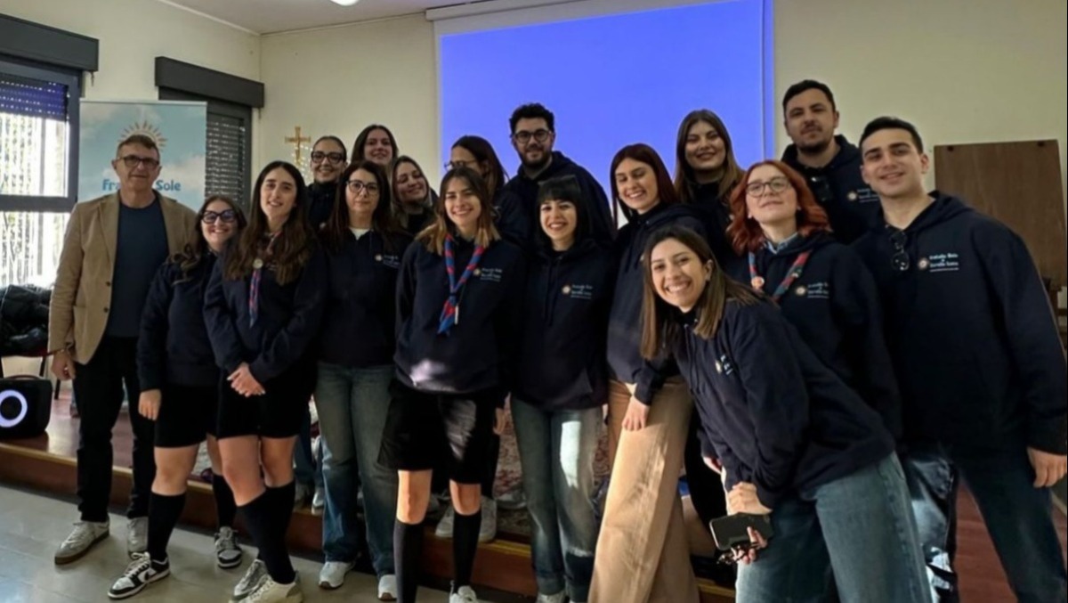 Un defibrillatore per salvare vite: il dono in memoria di Gabriele e Maria Chiara Longo