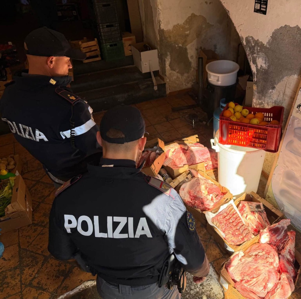 Blitz alla Fera o’ Luni: carne tra sporco e detersivi, sequestri e maxi multe - 