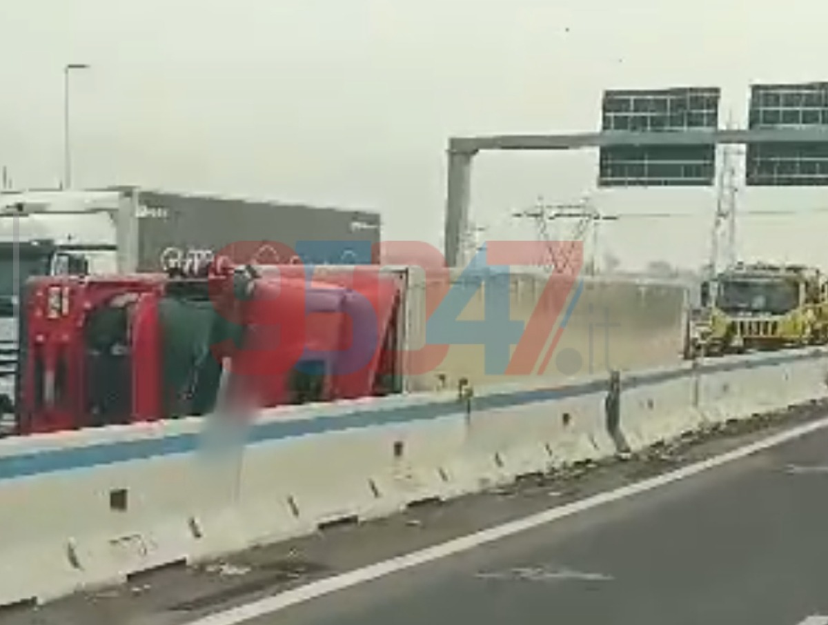 🔴🔴 AGGIORNAMENTO . Giornata infernale sulla tangenziale di Catania, tir si ribalta all’ingresso della Catania-Palermo: traffico e disagi - 