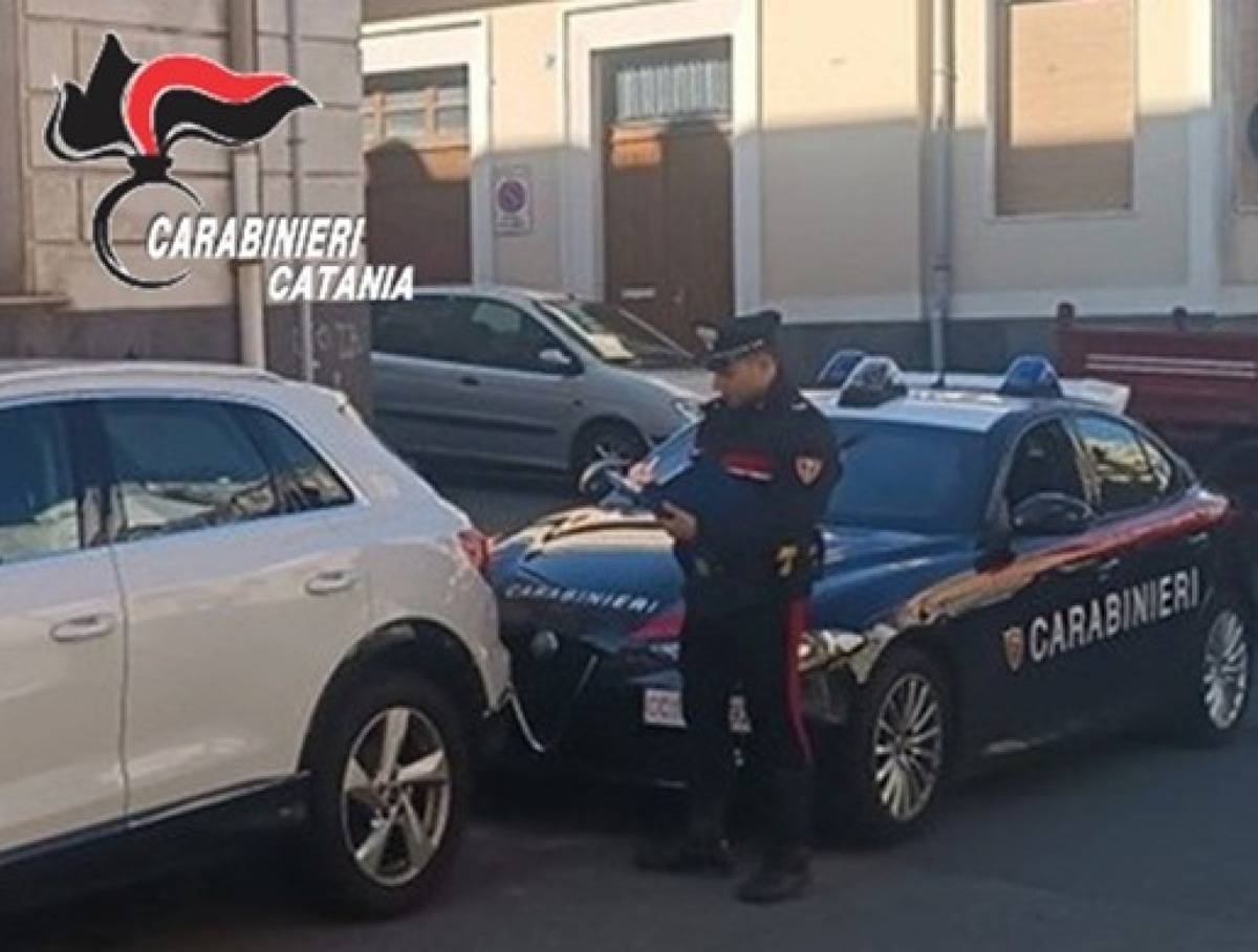 Catania, ruba un’auto e tenta la fuga: bloccato dai Carabinieri dopo un inseguimento - 