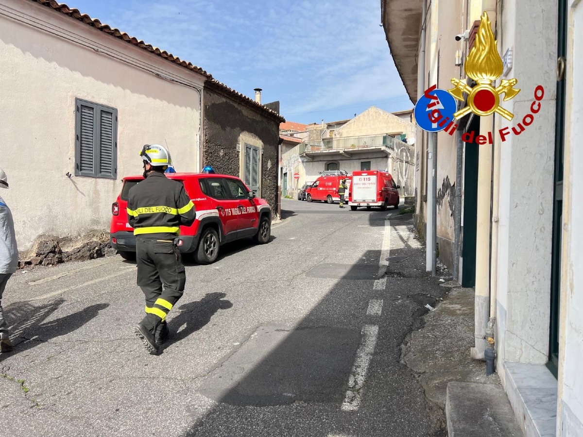 Aggiornamento terremoto Ragalna: oltre 250 interventi dei Vigili del Fuoco, evacuate 4 famiglie dopo le scosse sull’Etna. - 