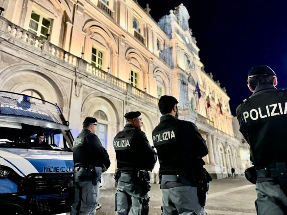 Blitz sulla movida di Catania: 330 identificati, 80 auto multate e parcheggiatori abusivi fermati - 