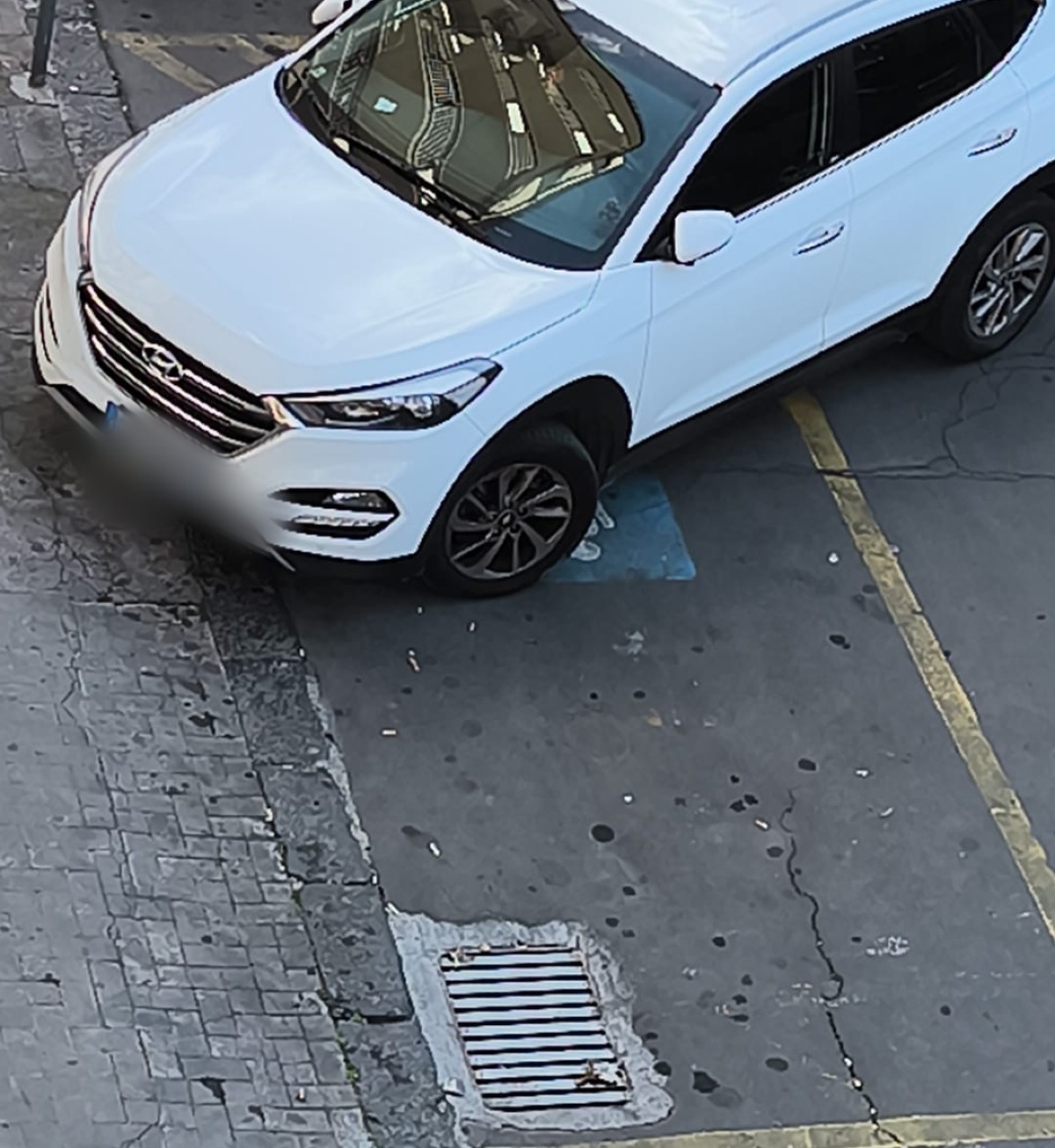 Paternò, parcheggi nel caos in via Emanuele Bellia: “Ho il pass disabili ma i posti sono sempre occupati”