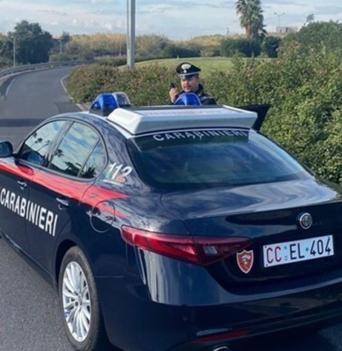 PATERNÓ. Vedono i Carabinieri e si nascondono tra i carrelli del supermercato: due minorenni nei guai - 