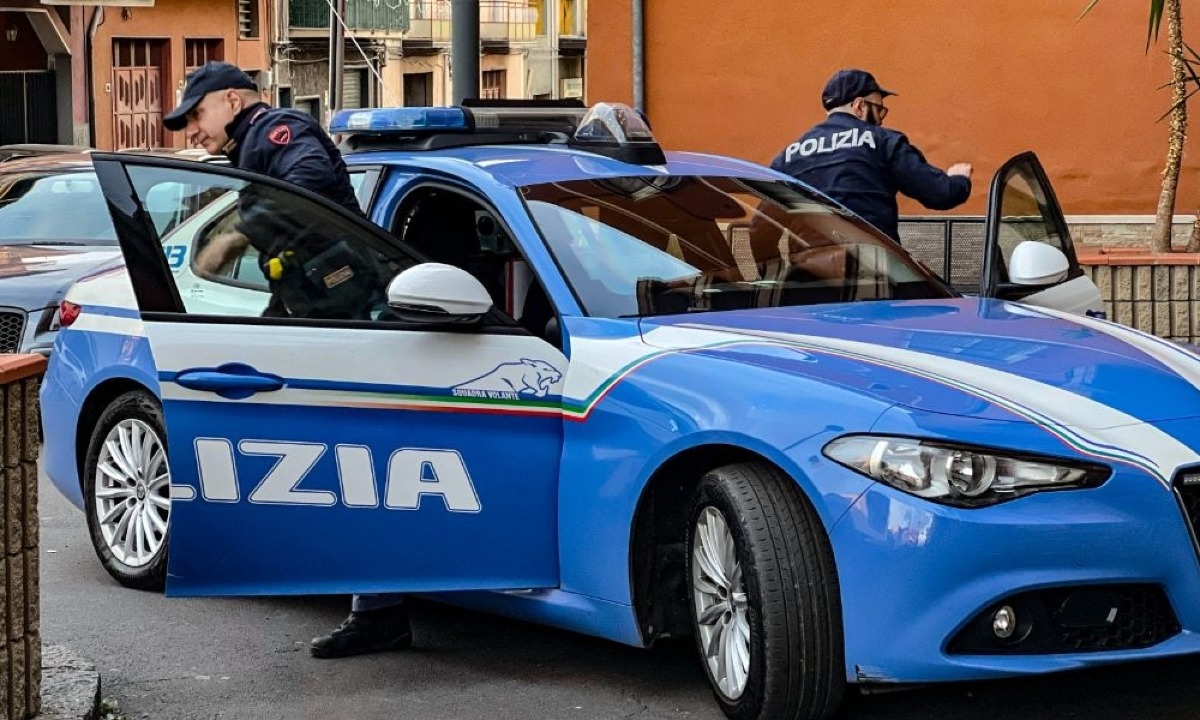 Adrano, lite in strada degenera: suv insegue e sperona l’auto con una famiglia a bordo - 