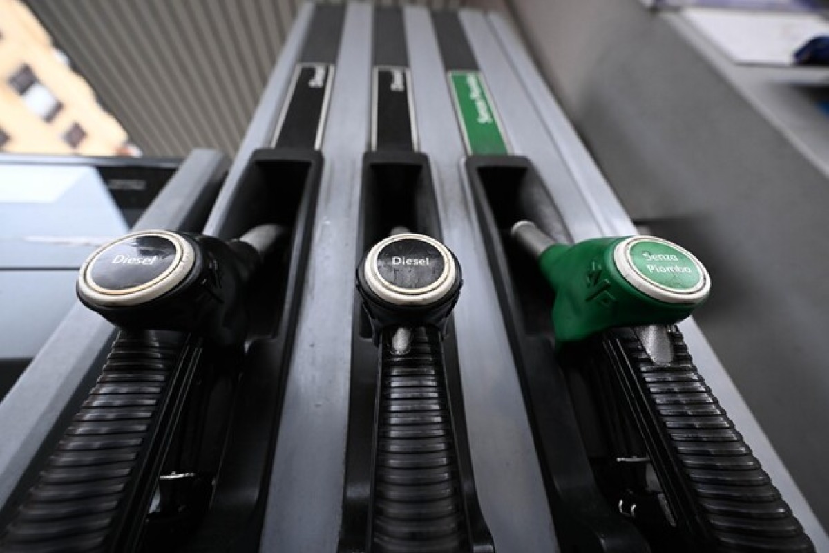 Carburanti, arriva il taglio: -25 cent al litro per 20 giorni. Il governo vara il decreto - 