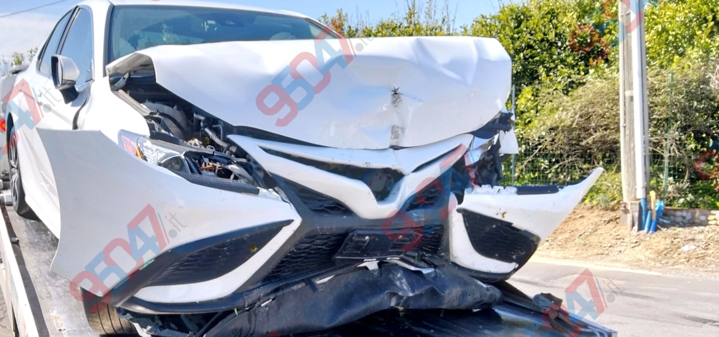 Motta Sant’Anastasia, auto contro muro in strada Policara: ferito militare americano - 