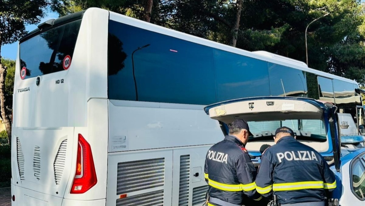 Pullman a 127 km/h sulla Gela–Palermo: maxi multa al conducente - 
