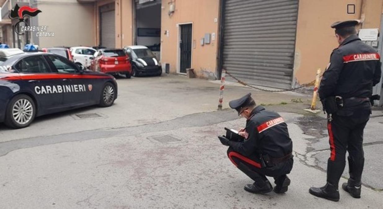 Acireale, accoltella il rivale per gelosia: 39enne arrestato per tentato omicidio - 